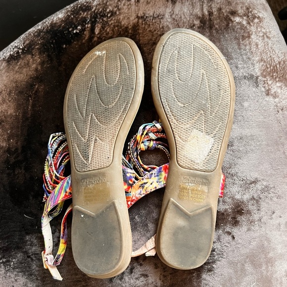 Zigi soho Colorful Fabric and Rhinestone Jewels Thong Sandals Size 8.5 - Picture 3 of 8